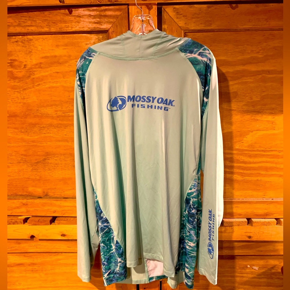 Mossy Oak fishing long sleeves with hood lights weight light bluish green